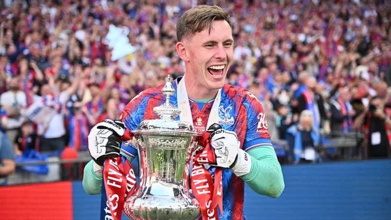 Vơi thành tích cùng Crytal Palace, chắc chắn thủ môn Dean Henderson xứng đáng được công nhận Vơi thành tích cùng Crytal Palace, chắc chắn thủ môn Dean Henderson xứng đáng được công nhận